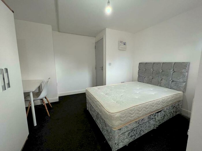 Studio To Rent In Russell Road, Nottingham, Nottinghamshire, NG7