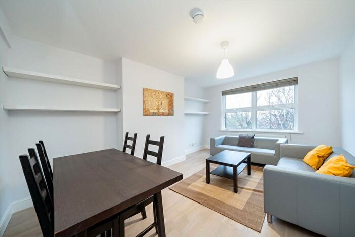 2 Bedroom Flat For Sale In Brondesbury Park, Queen's Park, NW6