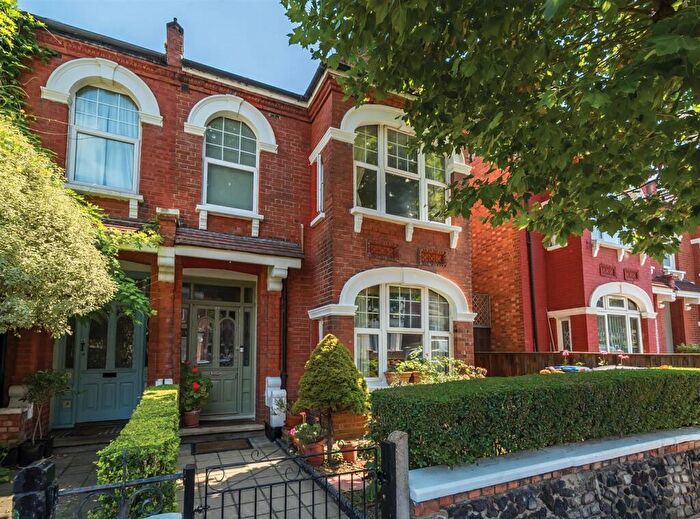 4 Bedroom Semi-Detached House For Sale In Cranhurst Road, London, NW2