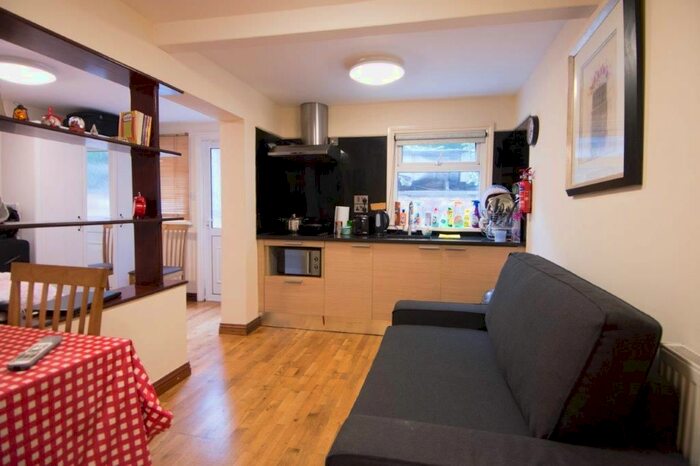 Studio To Rent In Inverness Terrace, Bayswater, London W2