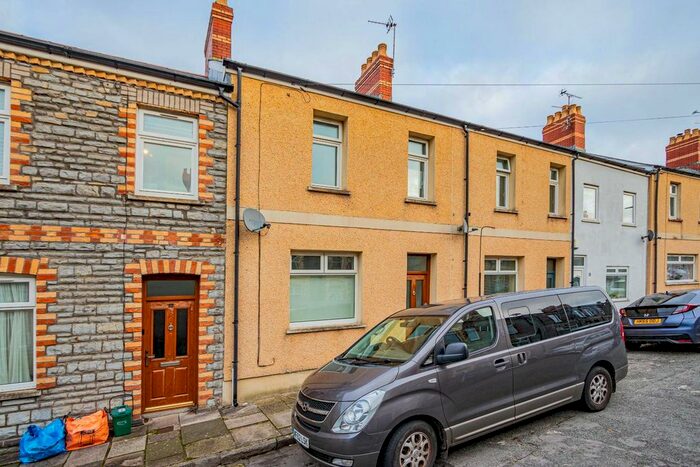 3 Bedroom Property To Rent In King Street, Penarth, CF64