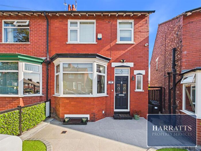 3 Bedroom Semi-Detached House For Sale In Cashmere Road, Stockport, SK3