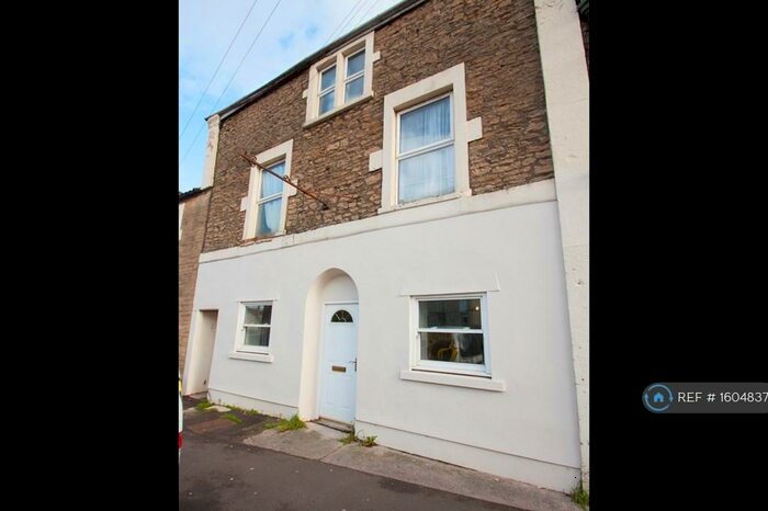 2 Bedroom Flat To Rent In Keyford, Frome, BA11