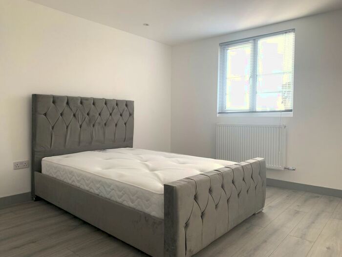 6 Bedroom House To Rent In Broomfield, E17