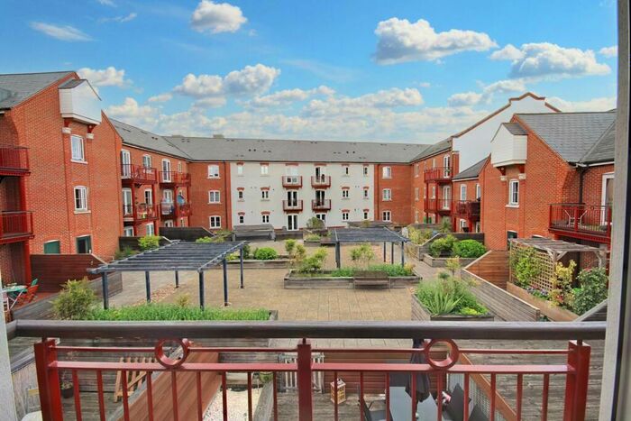 1 Bedroom Flat To Rent In Barnshaw House, Coxhill Way, HP21