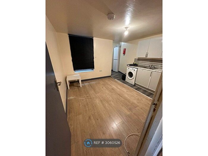 2 Bedroom Flat To Rent In Ladypool Road, Birmingham, B12