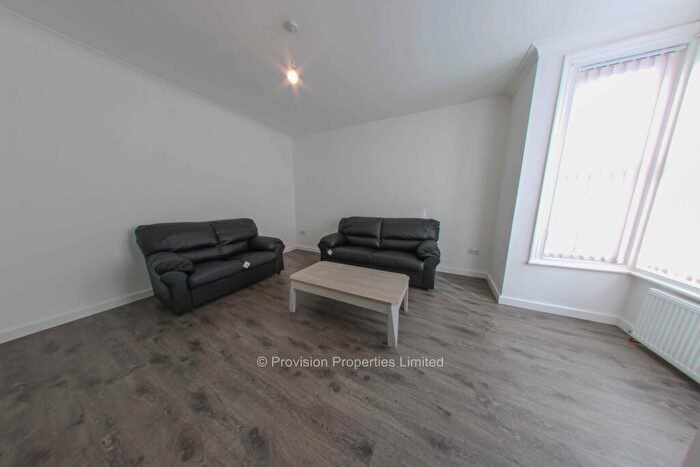 4 Bedroom End Of Terrace House To Rent In Morris View, Kirkstall, Leeds, LS5