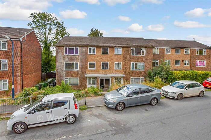 2 Bedroom Apartment For Sale In Roseholme, Maidstone, Kent, ME16