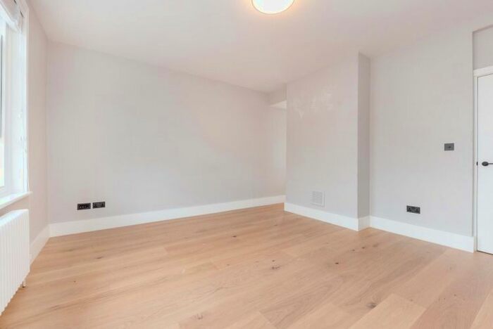 1 Bedroom Flat To Rent In Taunton Place, London, NW1