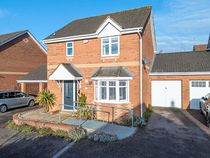 3 Bedroom Link Detached House For Sale In Thurston Drive, Kettering, NN15