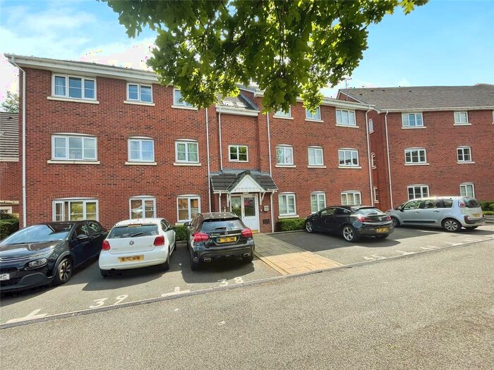 2 Bedroom Flat To Rent In Russell Street, Willenhall, West Midlands, WV13