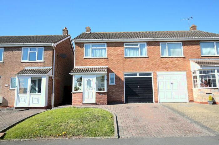 3 Bedroom Semi-Detached House For Sale In Hemlingford Road, Kingsbury, Tamworth, B78