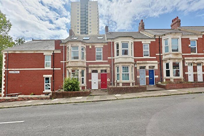 5 Bedroom Maisonette To Rent In Wolseley Gardens, Newcastle Upon Tyne, NE2