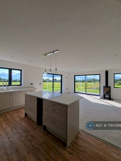 3 Bedroom Bungalow To Rent In The Hides, Alcester, B49