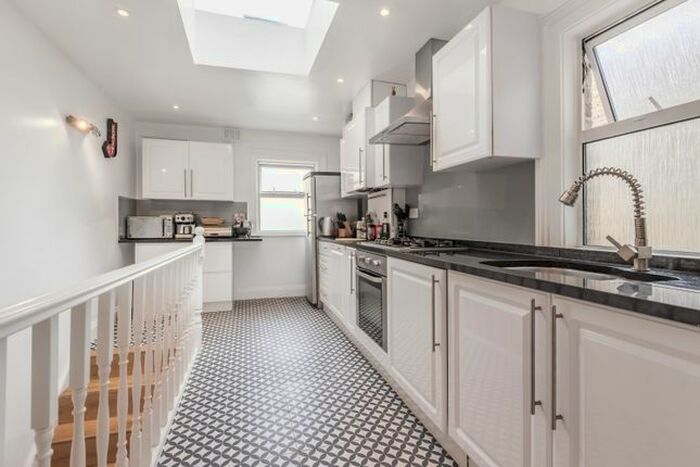 2 Bedroom Flat To Rent In Fulham Road, London, SW6