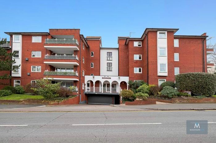 2 Bedroom Flat To Rent In High Road, Chigwell, IG7