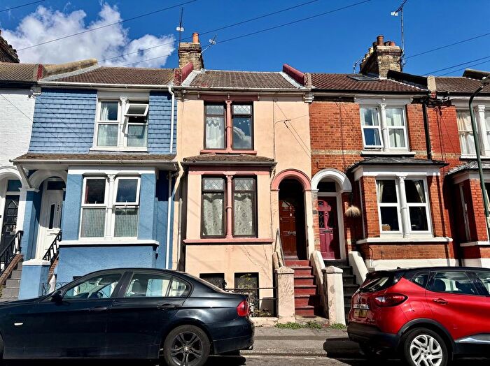 4 Bedroom Terraced House For Sale In Castle Avenue, Rochester, ME1