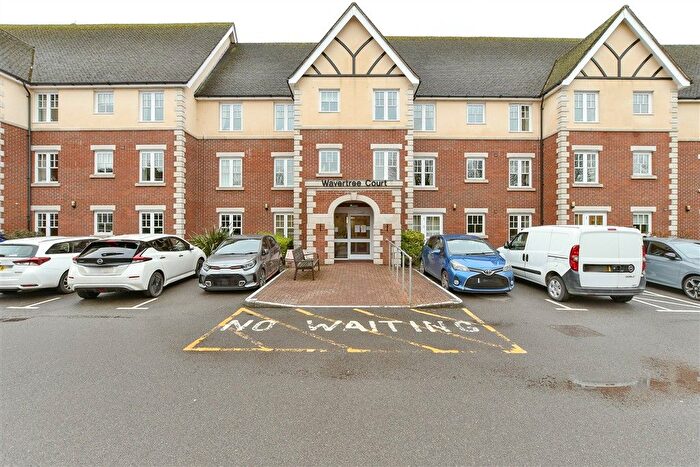 1 Bedroom Flat For Sale In Massetts Road, Horley, Surrey, RH6