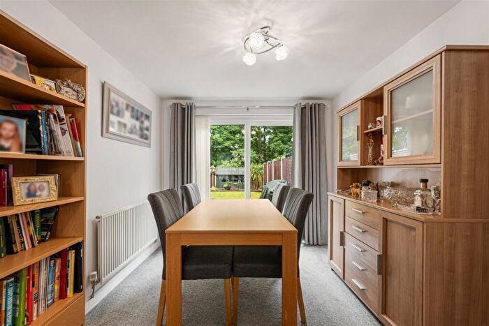 3 Bedroom Semi-Detached House For Sale In Woodview Close, Wingerworth, Chesterfield, S42