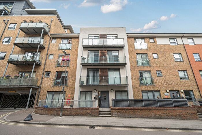 2 Bedroom Flat For Sale In Hither Green Lane, Hither Green, London, SE13