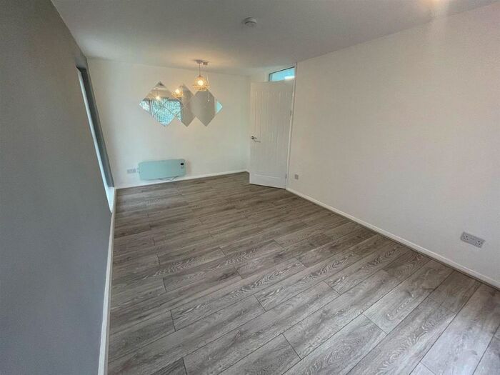 2 Bedroom Flat To Rent In Seymour Close, Selly Park, Birmingham, B29