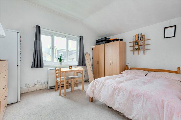 Studio To Rent In Sisters Avenue, London, SW11