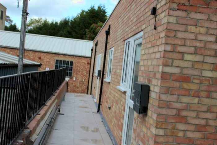 Terraced House To Rent In Uxbridge Road, Hatch End, Pinner, HA5