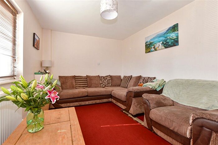 3 Bedroom Semi-Detached House For Sale In Shamblers Road, Cowes, Isle Of Wight, PO31