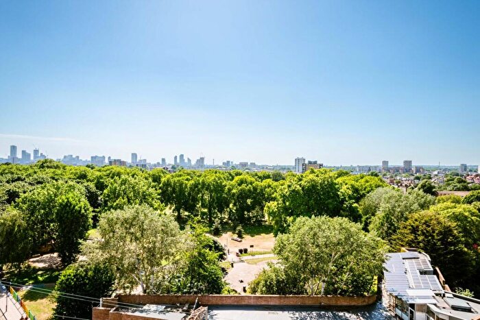 2 Bedroom Flat For Sale In Martello Street, London, E8