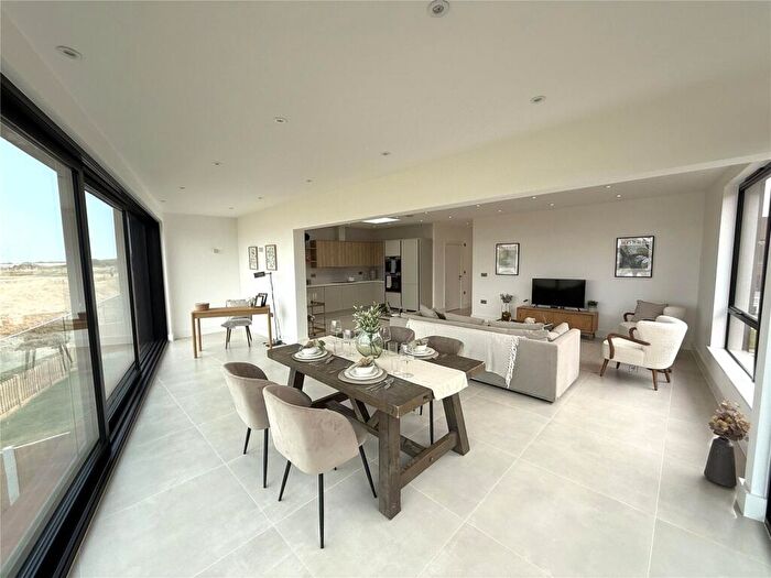 3 Bedroom Detached House For Sale In Kingsmans Point, Kingsmans Farm Road, Hullbridge, Hockley, SS5