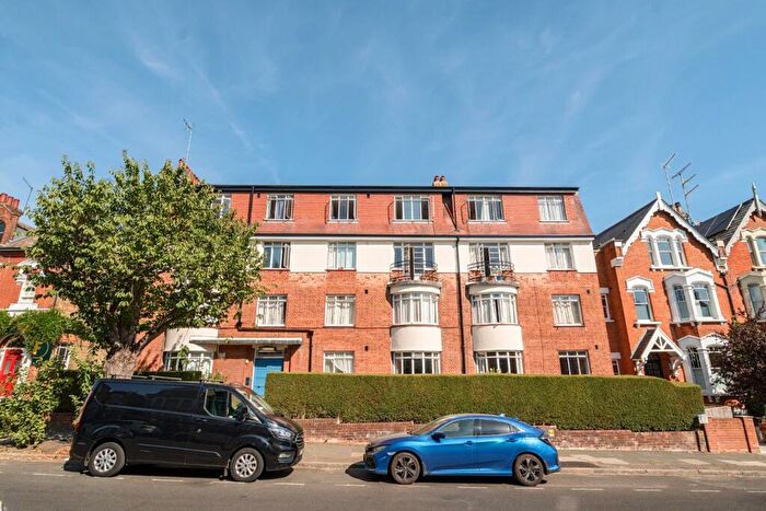 2 Bedroom Flat For Sale In Cecile Park, Crouch End, London, N8