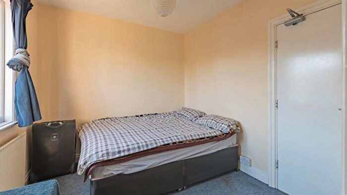 1 Bedroom Semi Detached House To Rent In Drummond Avenue, Headingley, Leeds, LS16