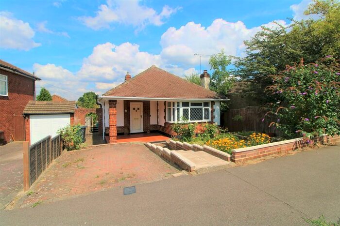 3 Bedroom Detached Bungalow To Rent In Sherwood Avenue, Potters Bar, EN6