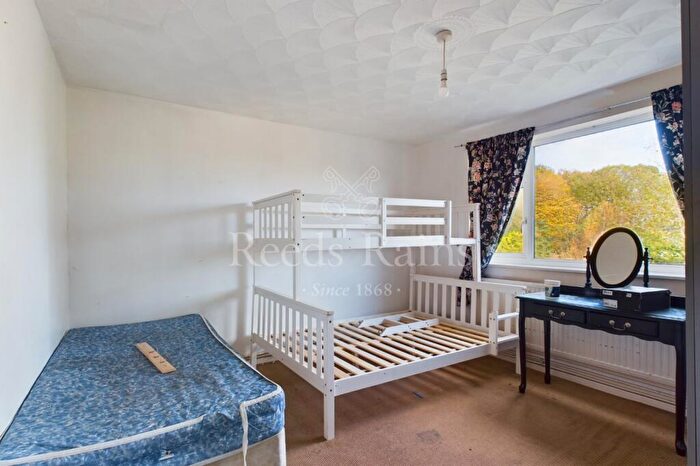 2 Bedroom Apartment For Sale In Stonewood, Bean, Dartford, Kent, DA2