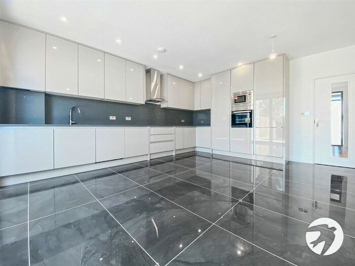 3 Bedroom Semi-Detached House To Rent In Dunblane Road, London, SE9