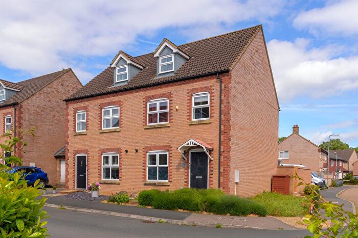 3 Bedroom Semi-Detached House For Sale In Woodford Road, Burton Latimer, Kettering, NN15