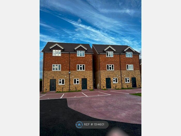 4 Bedroom Semi-Detached House To Rent In Tithe Farm Road, Houghton Regis, Dunstable, LU5