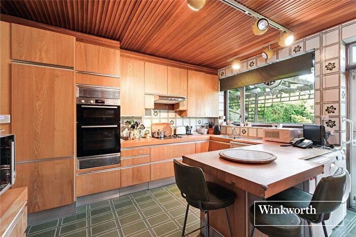 3 Bedroom Detached House For Sale In Deacons Hill Road, Elstree, Borehamwood, Hertfordshire, WD6