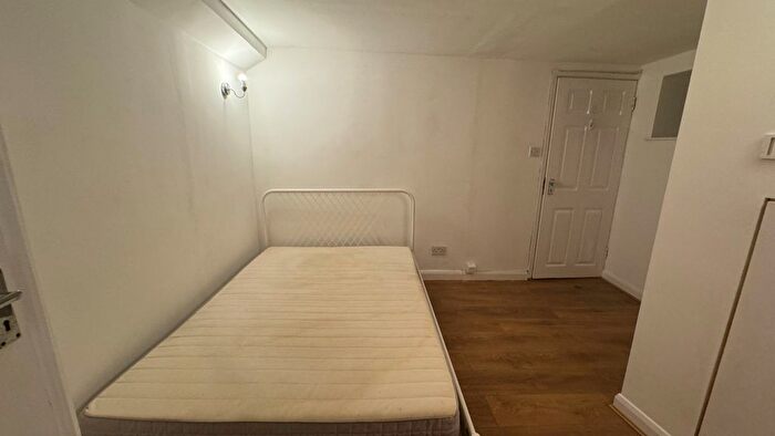 Studio To Rent In Offord Road, London, N1