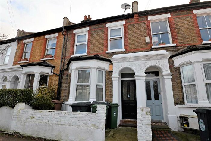 2 Bedroom Flat To Rent In Barclay Road, Walthamstow, London, E17