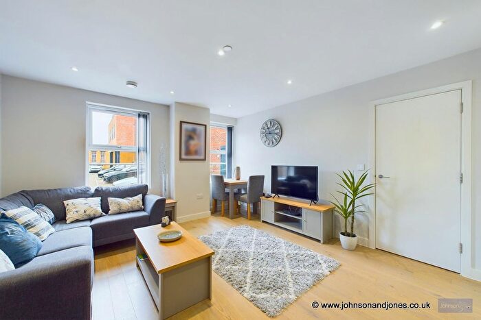 1 Bedroom Flat For Sale In Gogmore Lane, Chertsey, KT16