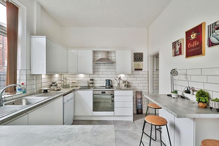 2 Bedroom Terraced House For Sale In Lumn Road, Hyde, Greater Manchester, SK14