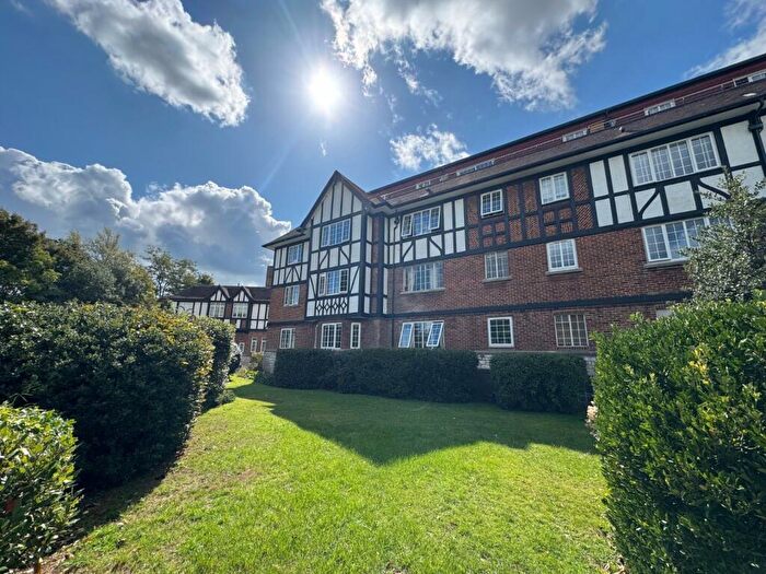 2 Bedroom Flat To Rent In Millbrook Road East, Southampton, Hampshire, SO15