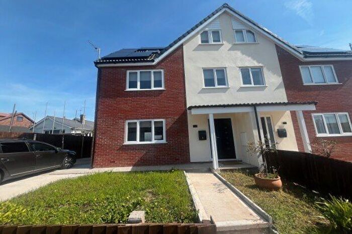 3 Bedroom Property To Rent In Hazelwood Drive, Cardiff, CF3