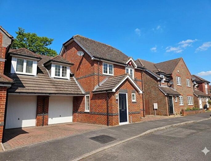 4 Bedroom Semi Detached House For Sale In The Farthings, Titchfield Common, PO14