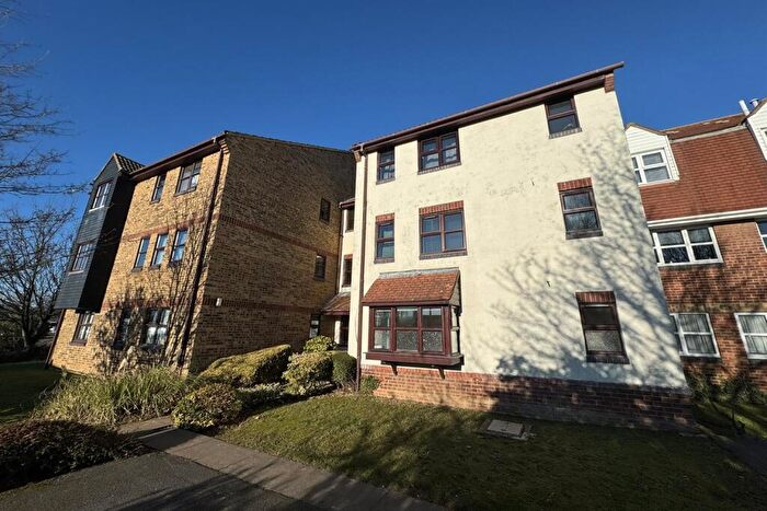 Flat To Rent In Frobisher Court, Frobisher Way, SS3