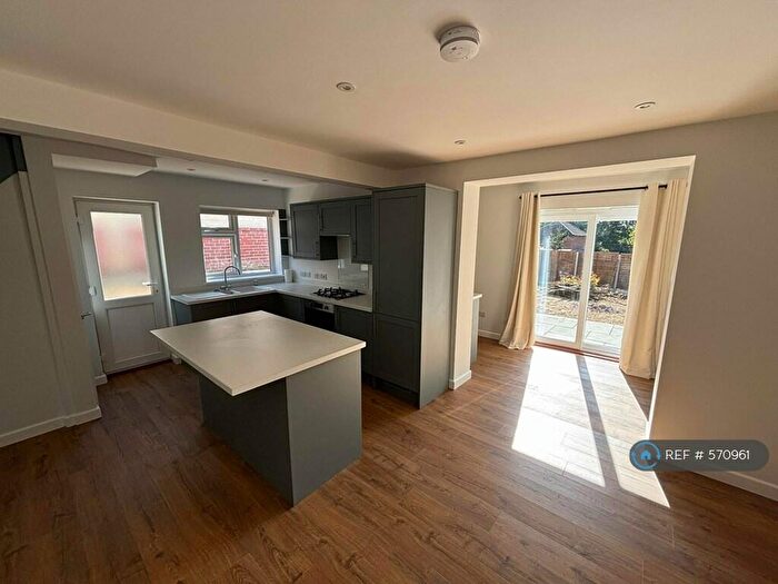 3 Bedroom Semi-Detached House To Rent In Kanes Hill, Southampton, SO19