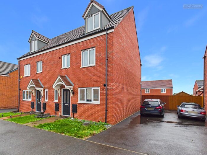 4 Bedroom Town House For Sale In Bellona Drive, Peterborough, PE2
