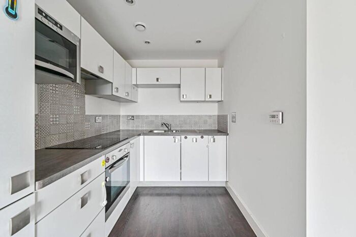 1 Bedroom Flat To Rent In Loampit Vale, Lewisham, London, SE13