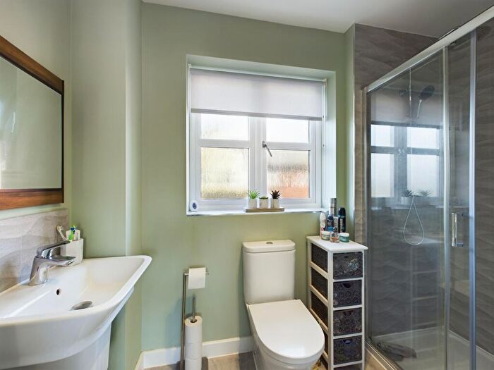 3 Bedroom Detached House For Sale In Dunn Lane, Mickleover, DE3